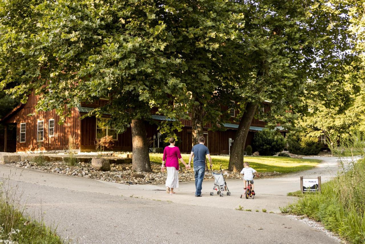 Вилла Blue Spruce . Trailside Lodging Миллерсберг Экстерьер фото